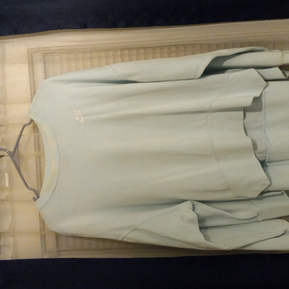 Woman's Nike sweatshirt